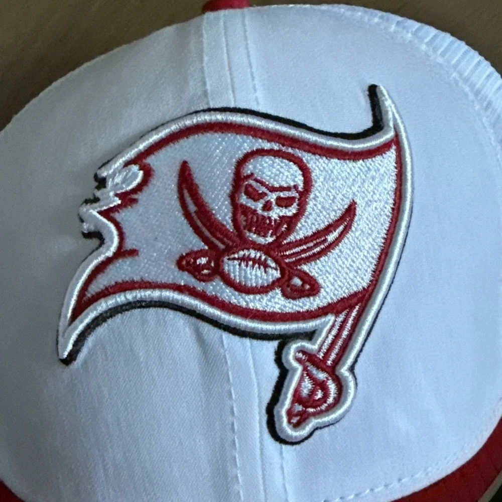 Tampa Bay Buccaneers New‎ Era 9SEVENTY Stretch-Snap 2024 White Hat NFL NWT OSFM